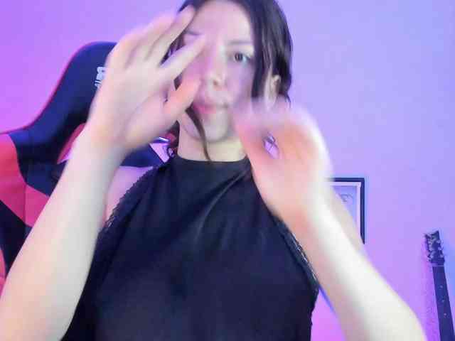 lolamustaine webcam