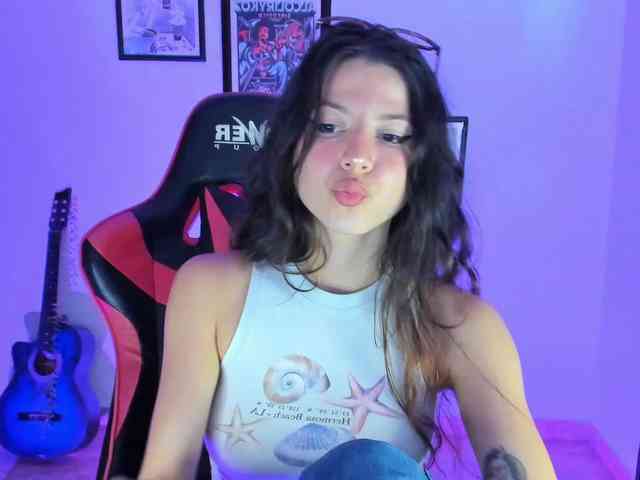 lolamustaine webcam
