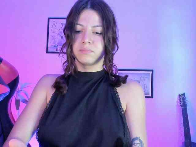 lolamustaine webcam