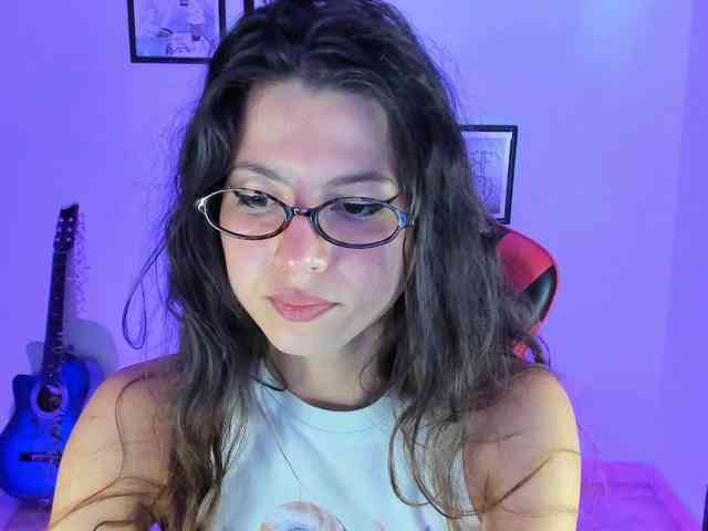 lolamustaine webcam