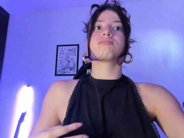 lolamustaine webcam