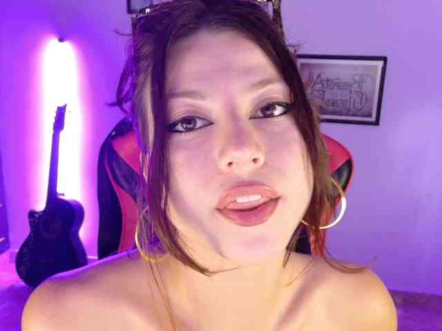 lolamustaine webcam