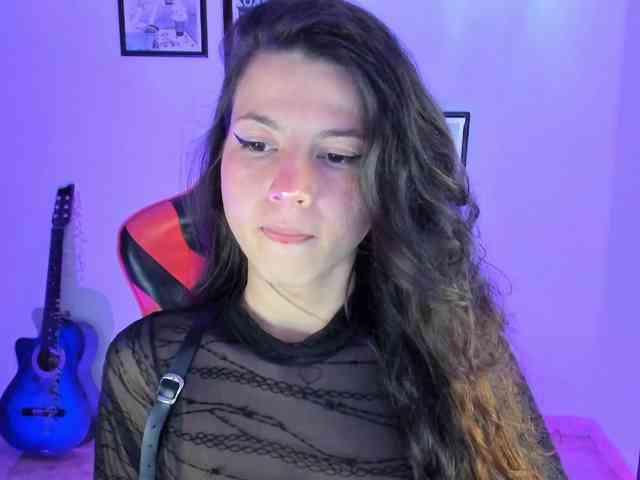 lolamustaine webcam