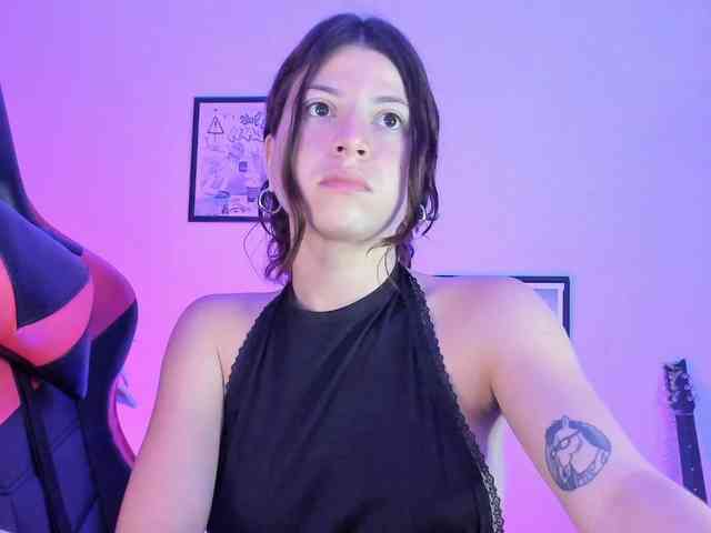 lolamustaine webcam