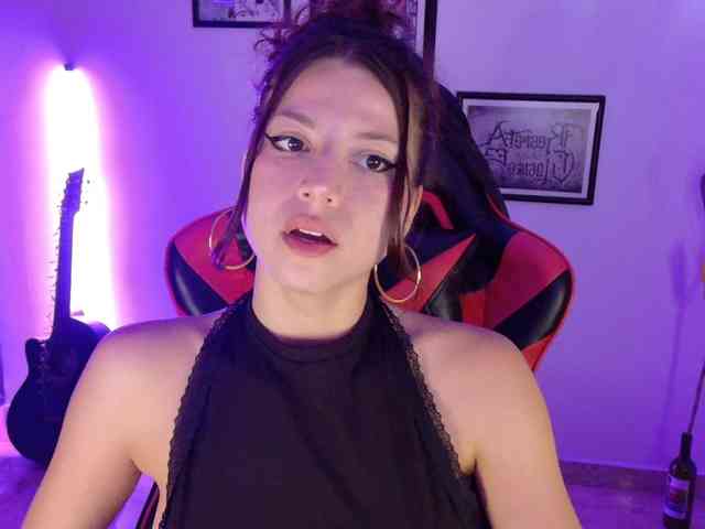lolamustaine webcam