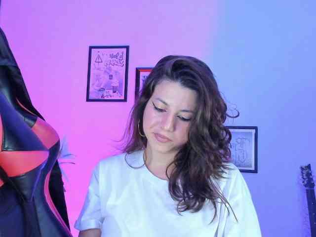 lolamustaine webcam