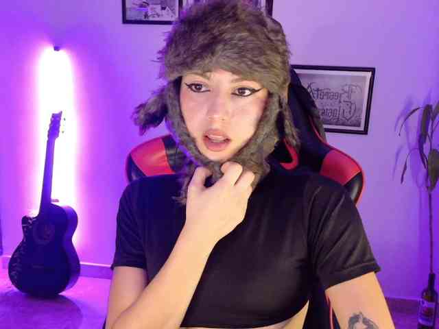 lolamustaine webcam