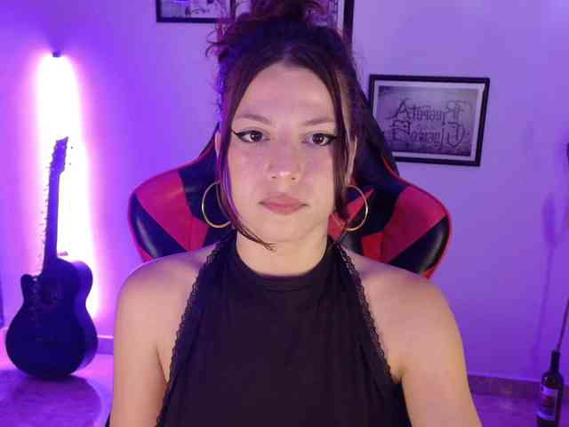 lolamustaine webcam