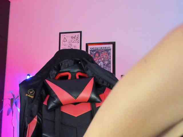 lolamustaine webcam