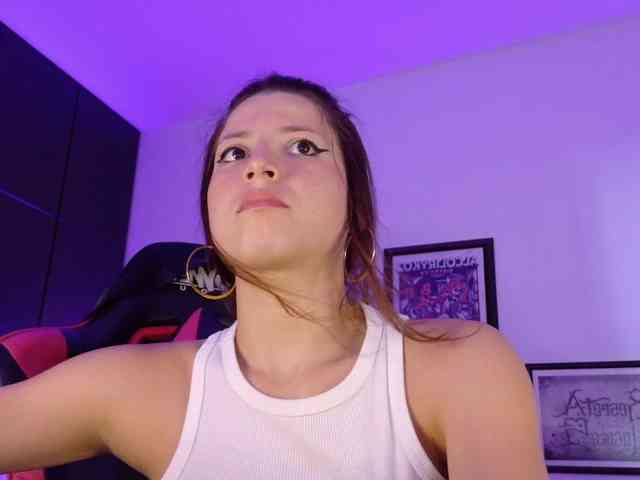 lolamustaine webcam