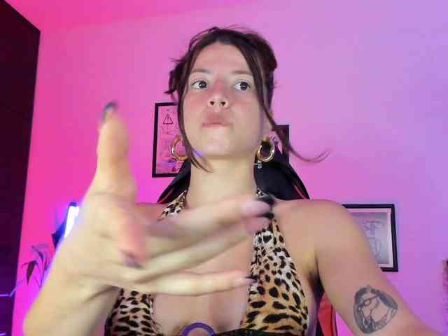 lolamustaine webcam