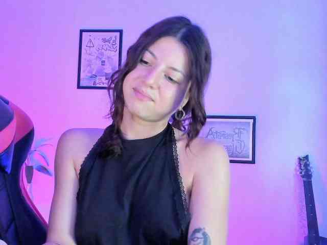 lolamustaine webcam