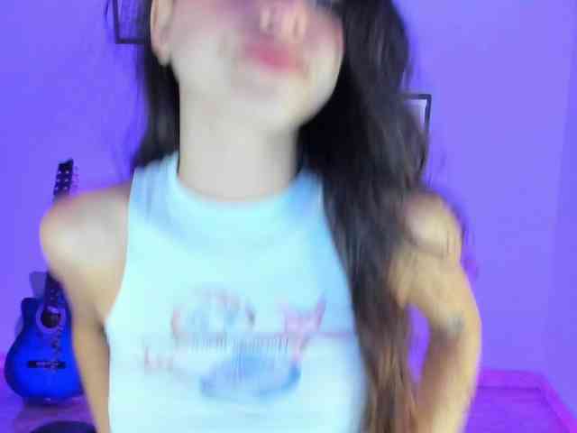 lolamustaine webcam