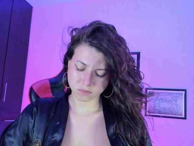 lolamustaine webcam