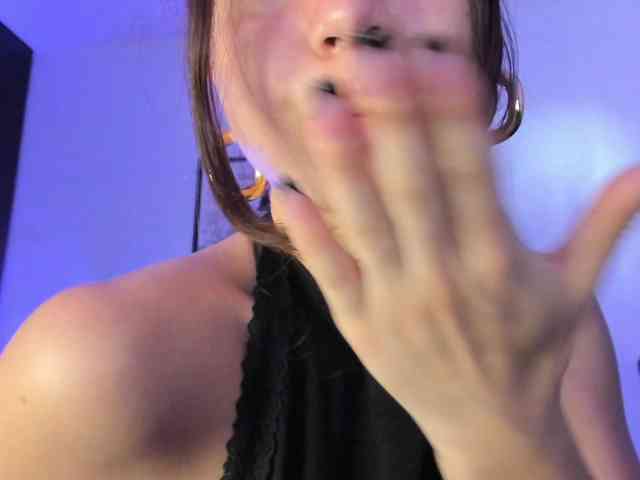 lolamustaine webcam