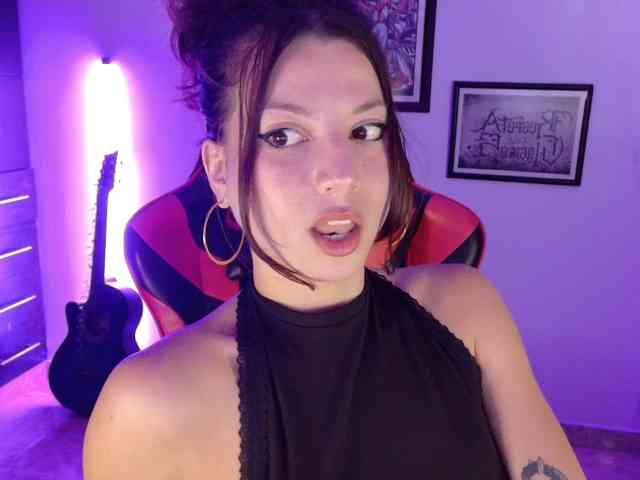 lolamustaine webcam