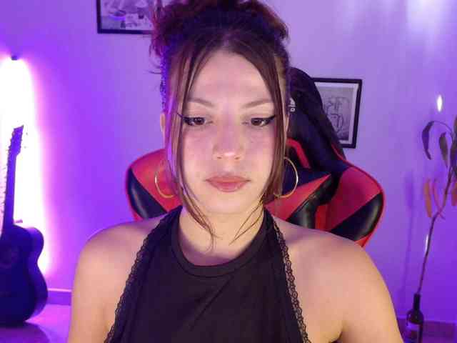 lolamustaine webcam