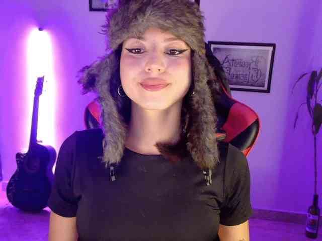 lolamustaine webcam