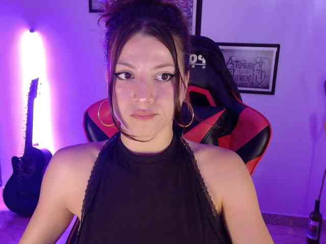 lolamustaine webcam