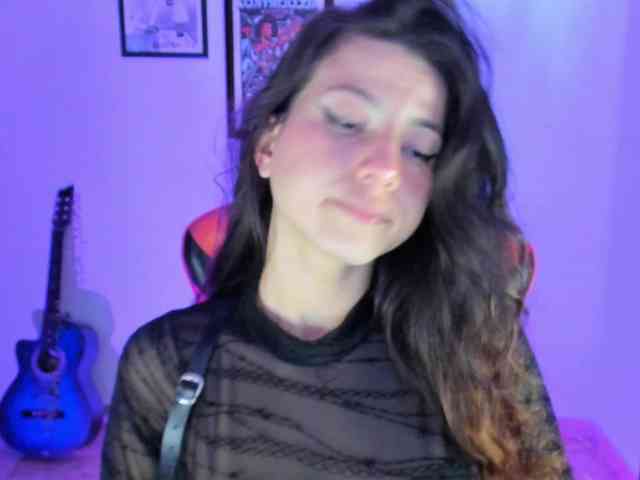 lolamustaine webcam