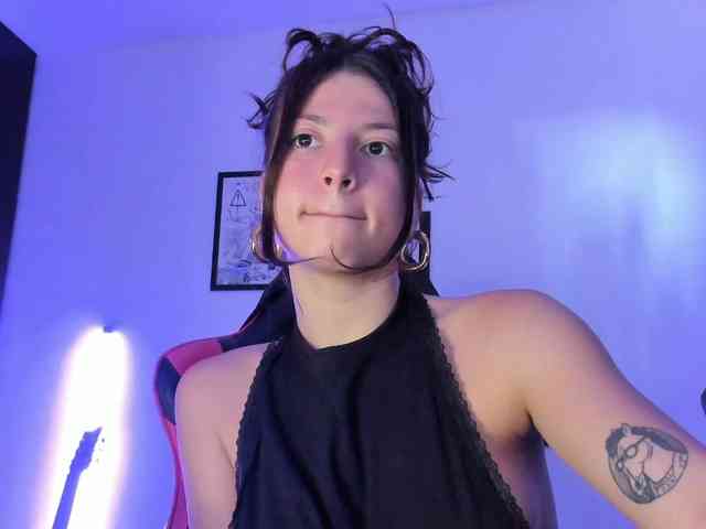 lolamustaine webcam