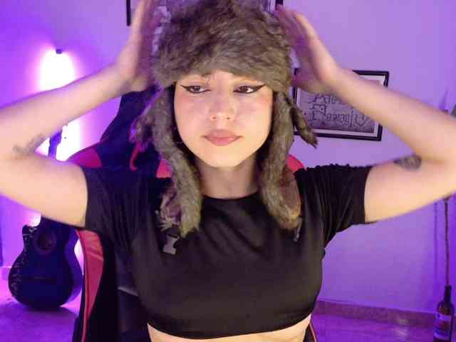 lolamustaine webcam