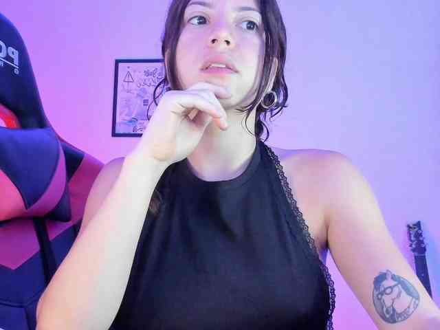 lolamustaine webcam