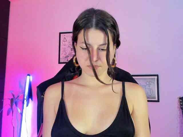lolamustaine webcam