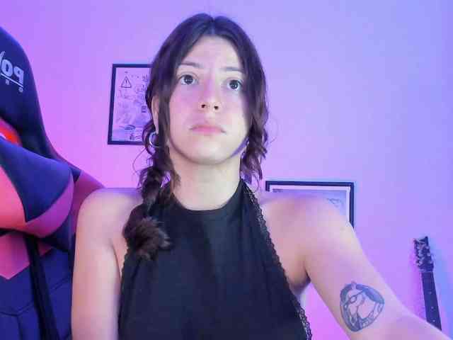lolamustaine webcam