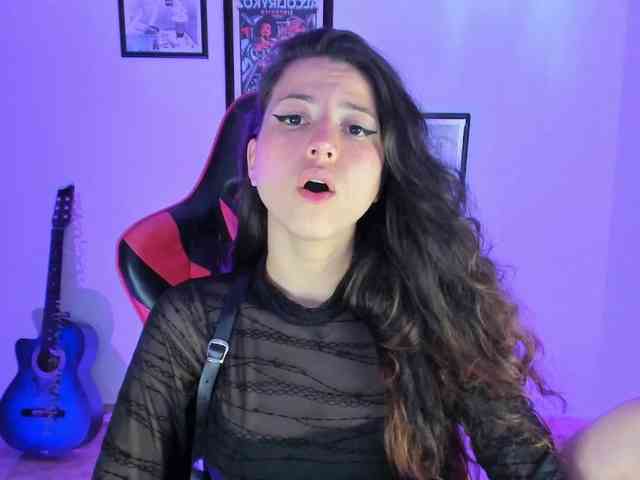 lolamustaine webcam