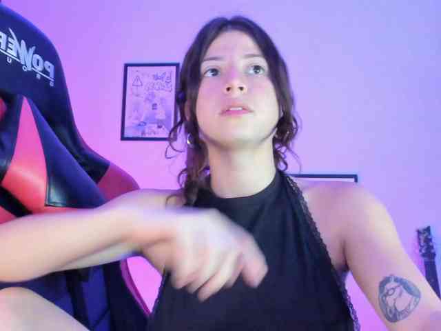 lolamustaine webcam