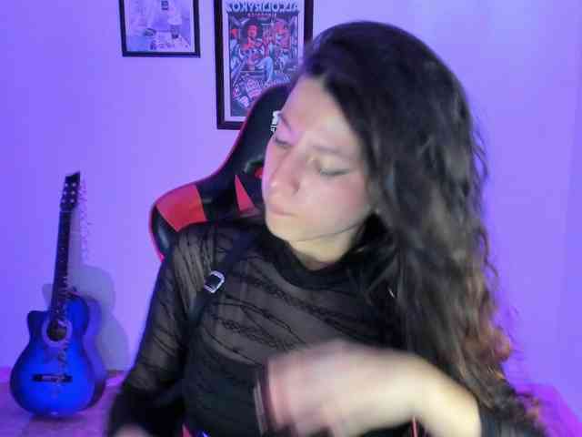 lolamustaine webcam