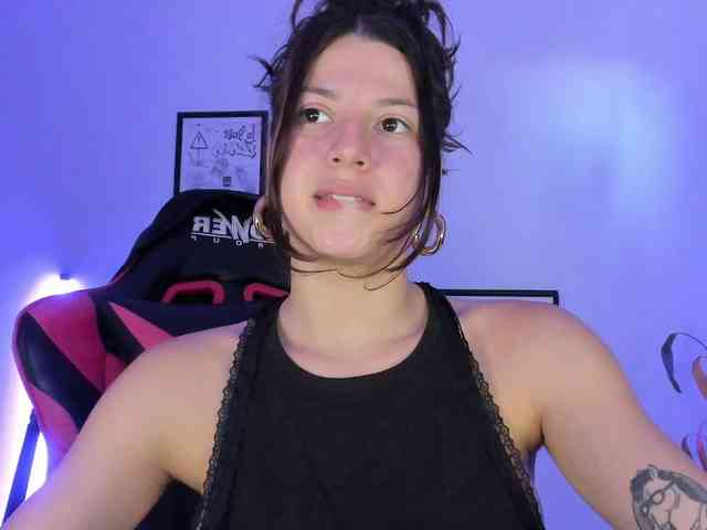 lolamustaine webcam