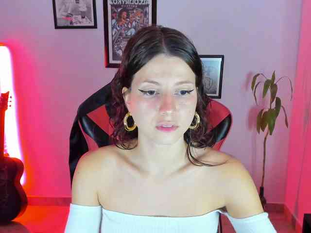 lolamustaine webcam