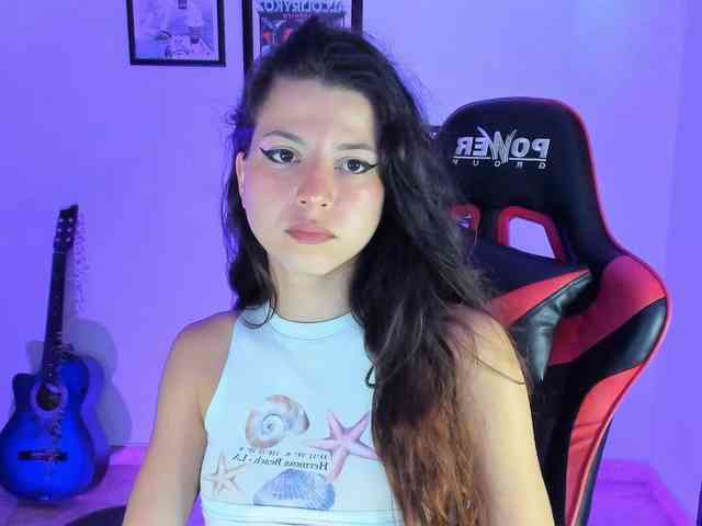 lolamustaine webcam