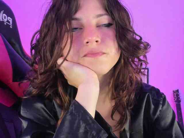lolamustaine webcam