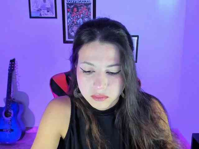 lolamustaine webcam