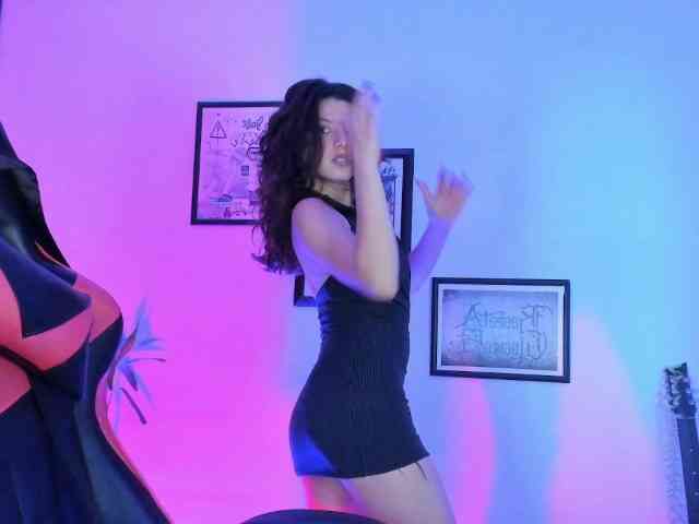 lolamustaine webcam