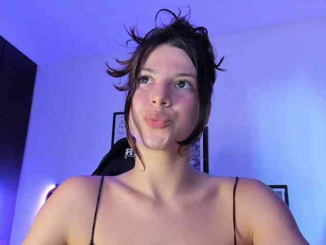 lolamustaine webcam