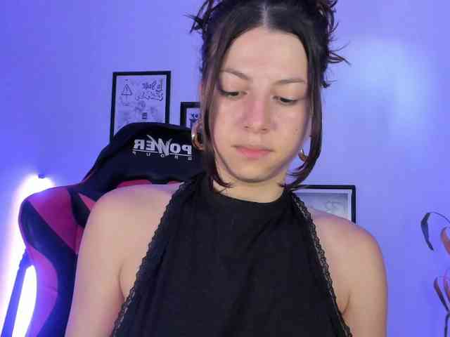 lolamustaine webcam