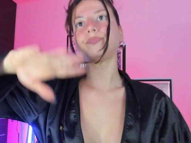 lolamustaine webcam