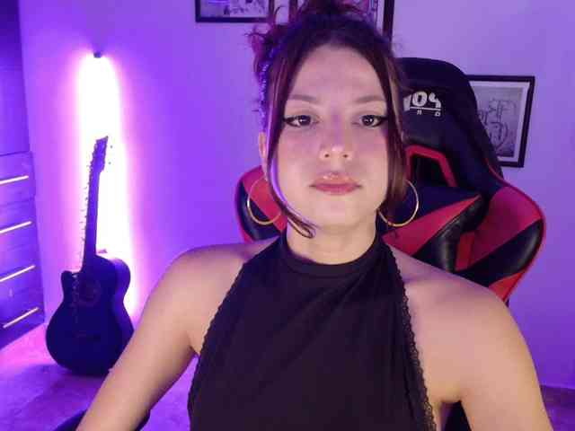 lolamustaine webcam
