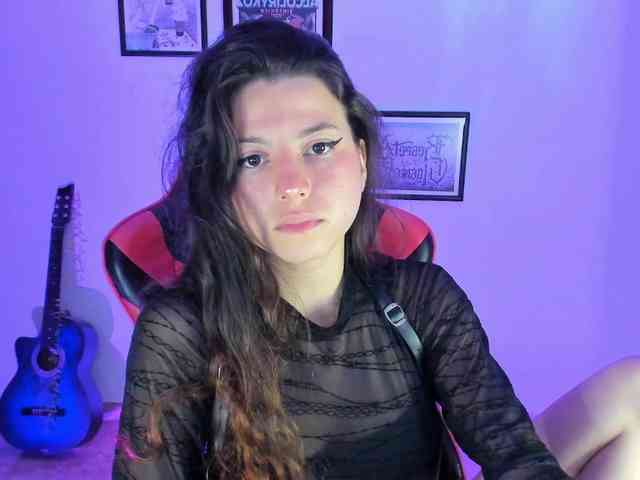 lolamustaine webcam