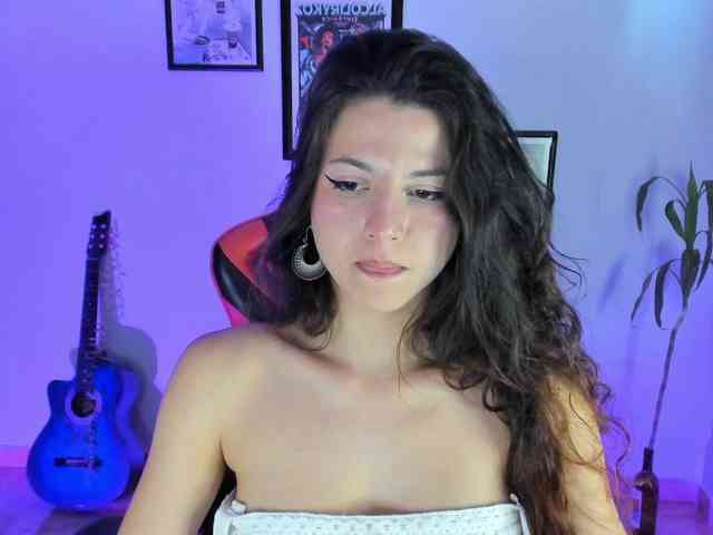lolamustaine webcam