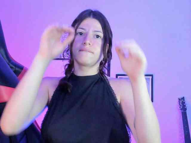 lolamustaine webcam