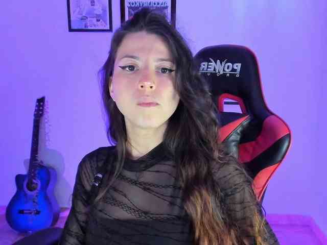 lolamustaine webcam