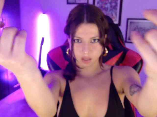 lolamustaine webcam