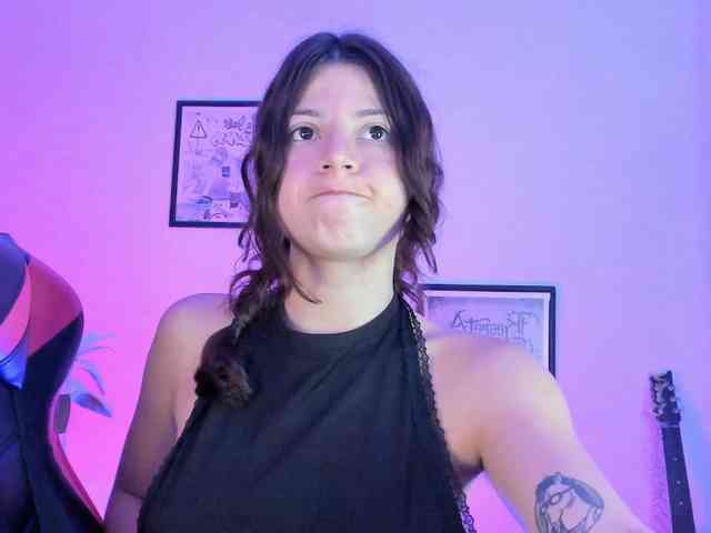 lolamustaine webcam