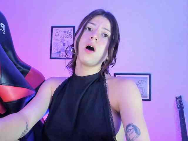 lolamustaine webcam