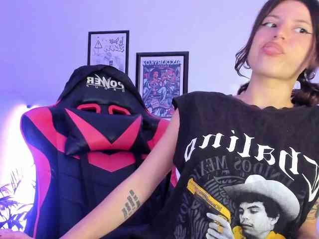 lolamustaine webcam